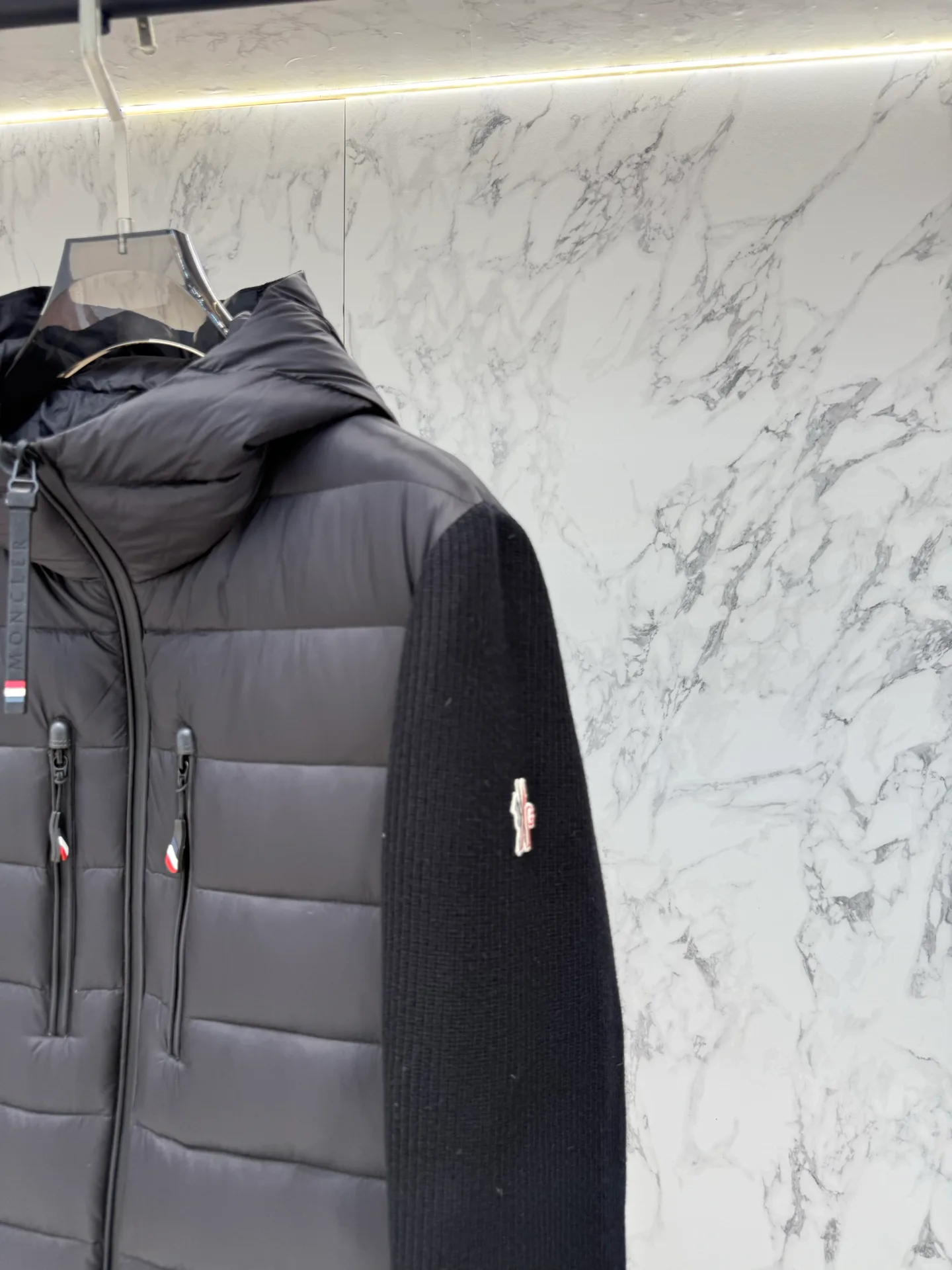 Куртки И Пуховики Мужские Moncler 18236931