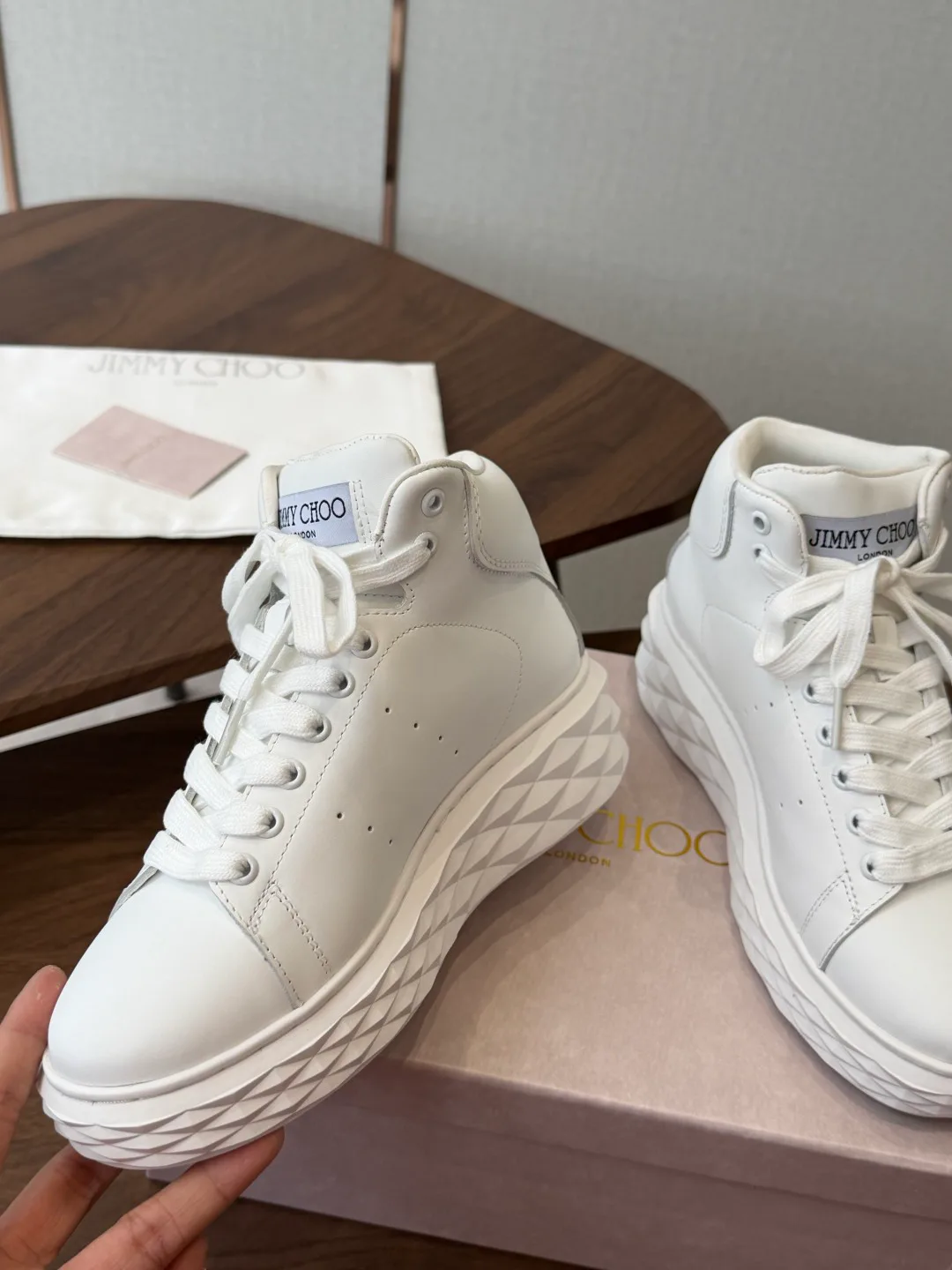 Кроссовки Женские Jimmy Choo 18182829