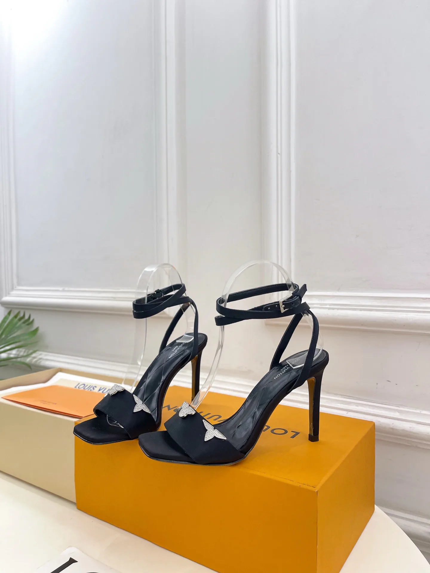 Сандалии Женские Louis Vuitton 11539509