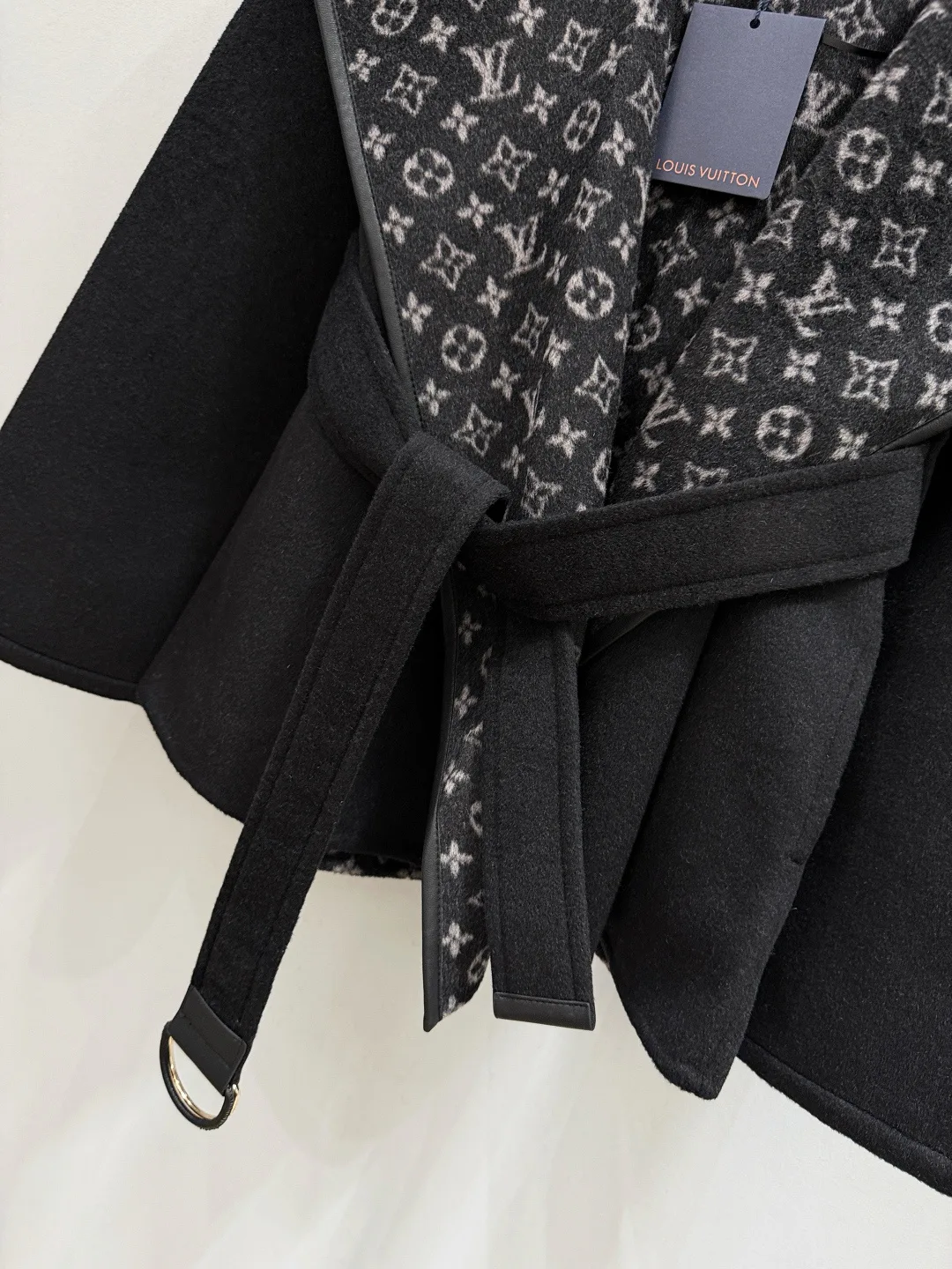 Пальто Женские Louis Vuitton 19082102