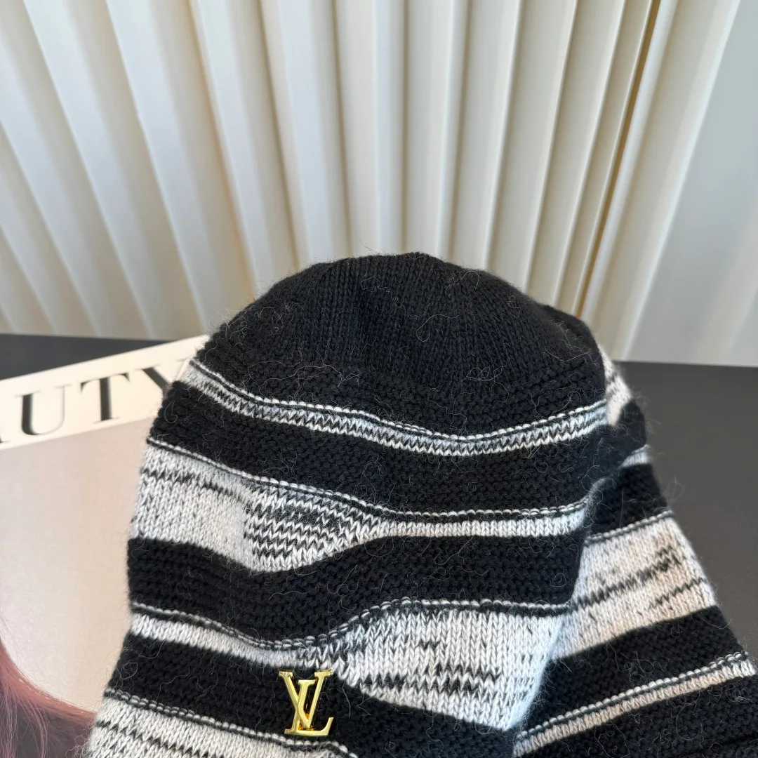 Головные Уборы Louis Vuitton 18198459