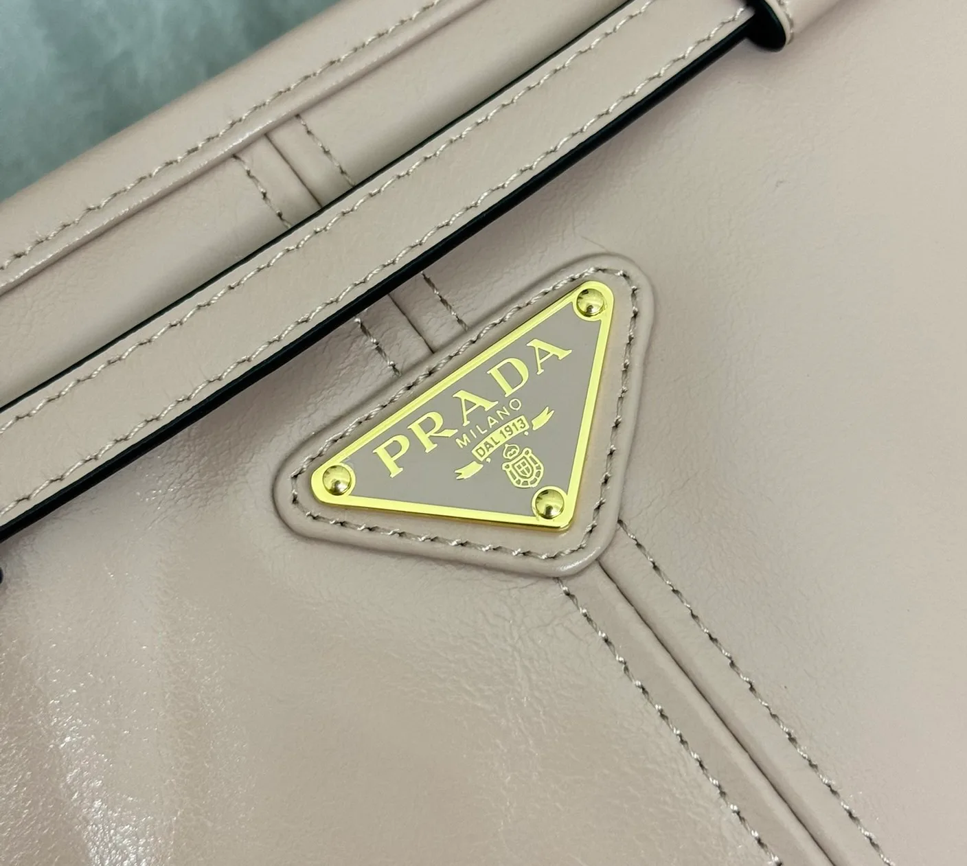 Классические Сумки Женские Prada 11462487