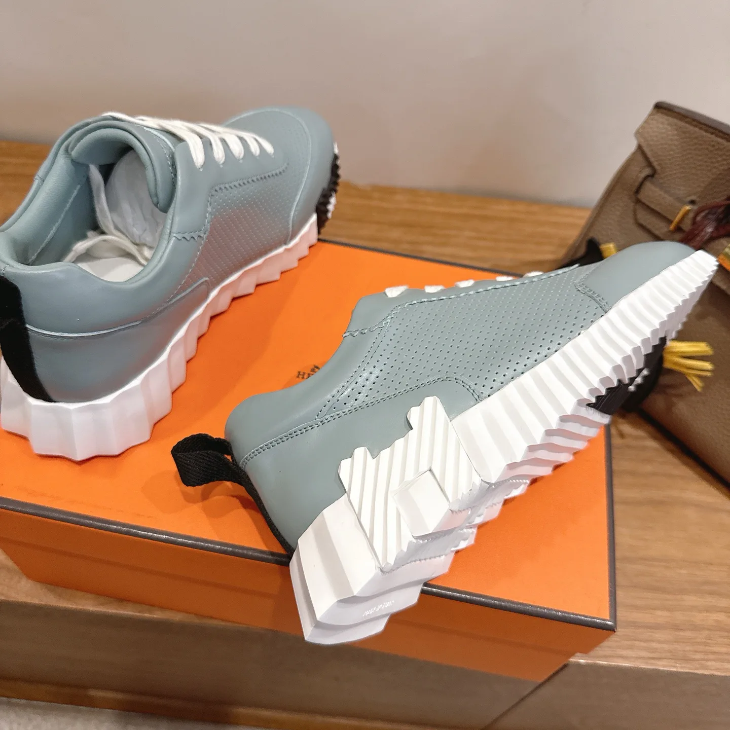 Кроссовки Женские Hermes 17414537