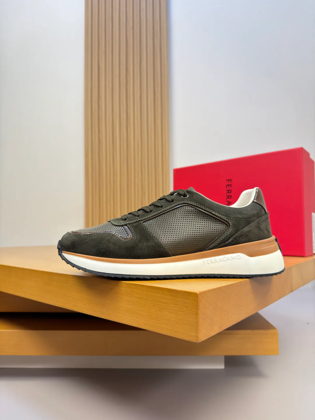 Кроссовки Мужские Salvatore Ferragamo 19811361