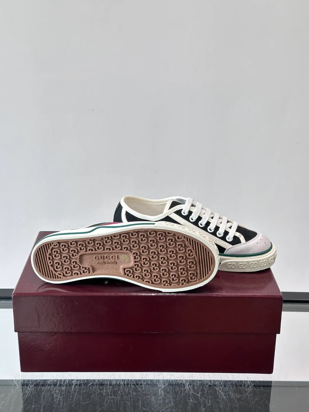 Кроссовки Женские Gucci 17941060