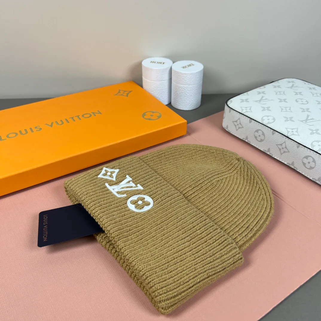 Головные Уборы Louis Vuitton 17879713