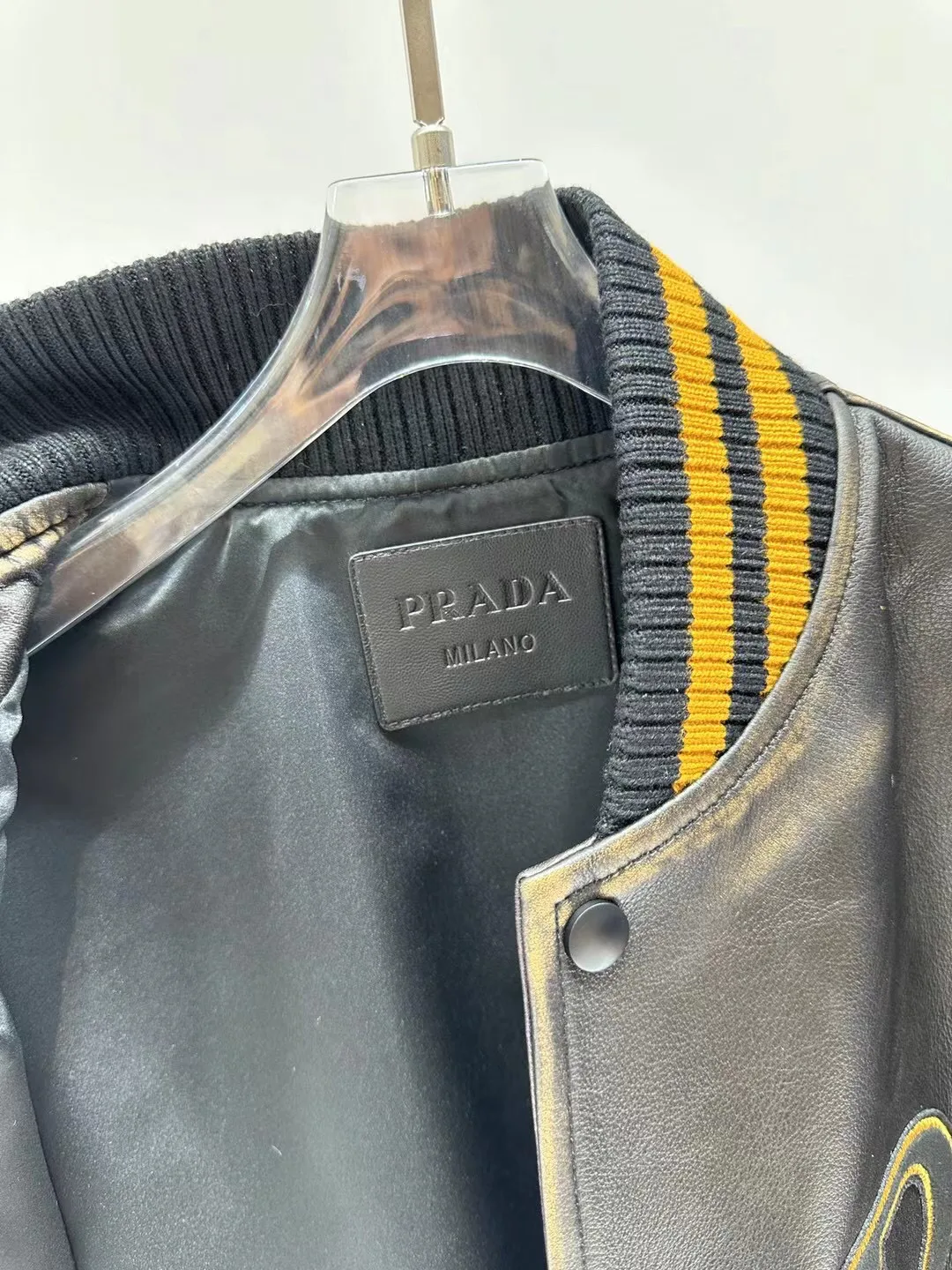 Кожаные Куртки И Дублёнки Мужские Prada 13997707