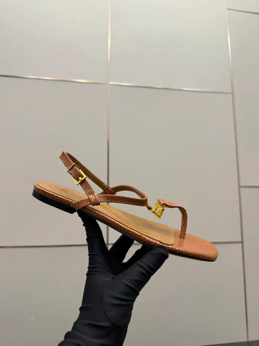 Сандалии Женские Fendi 5052106