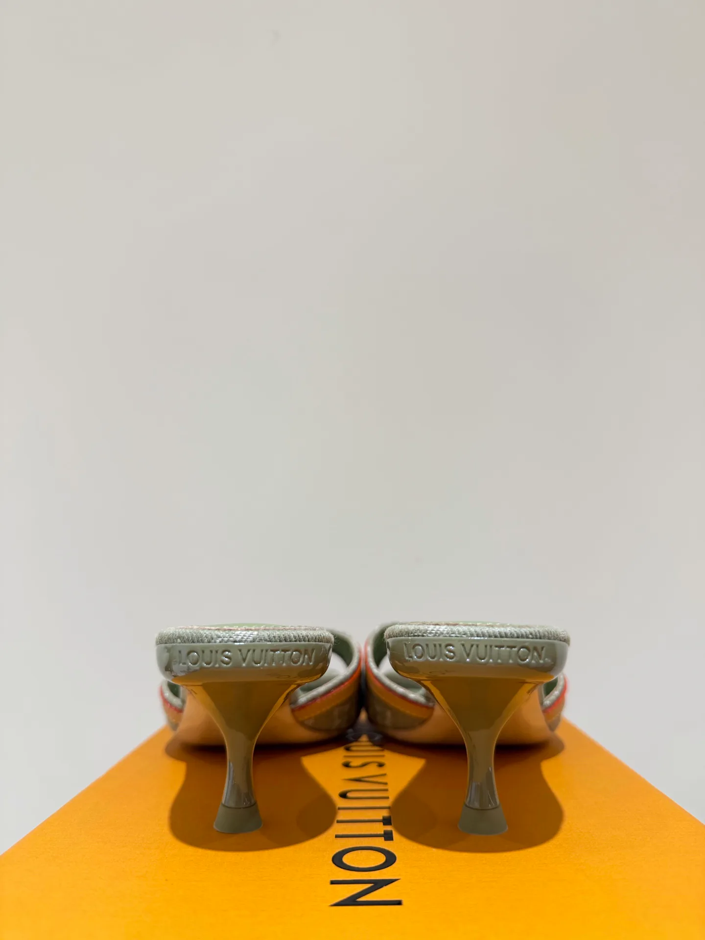 Сандалии Женские Louis Vuitton 11791871