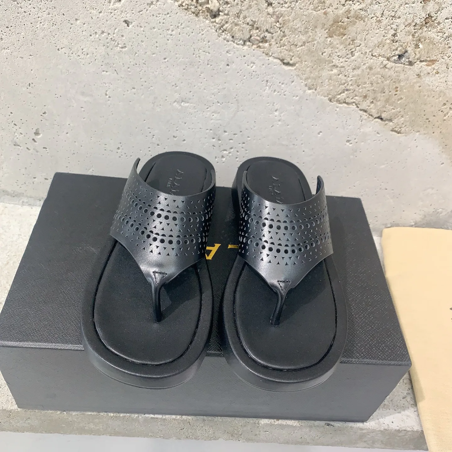 Шлепанцы Женские Alaia 23877