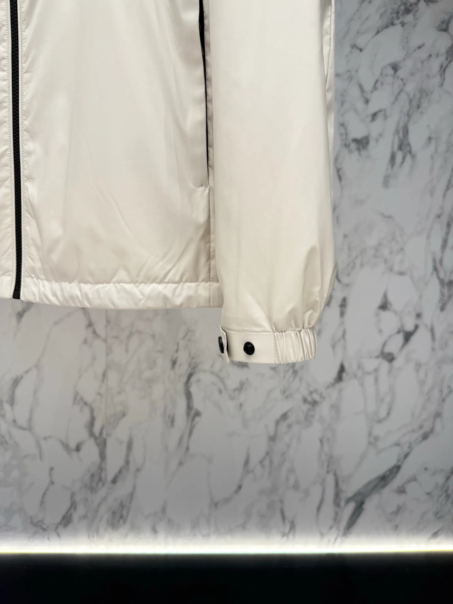 Куртки И Пуховики Мужские Moncler 17944100