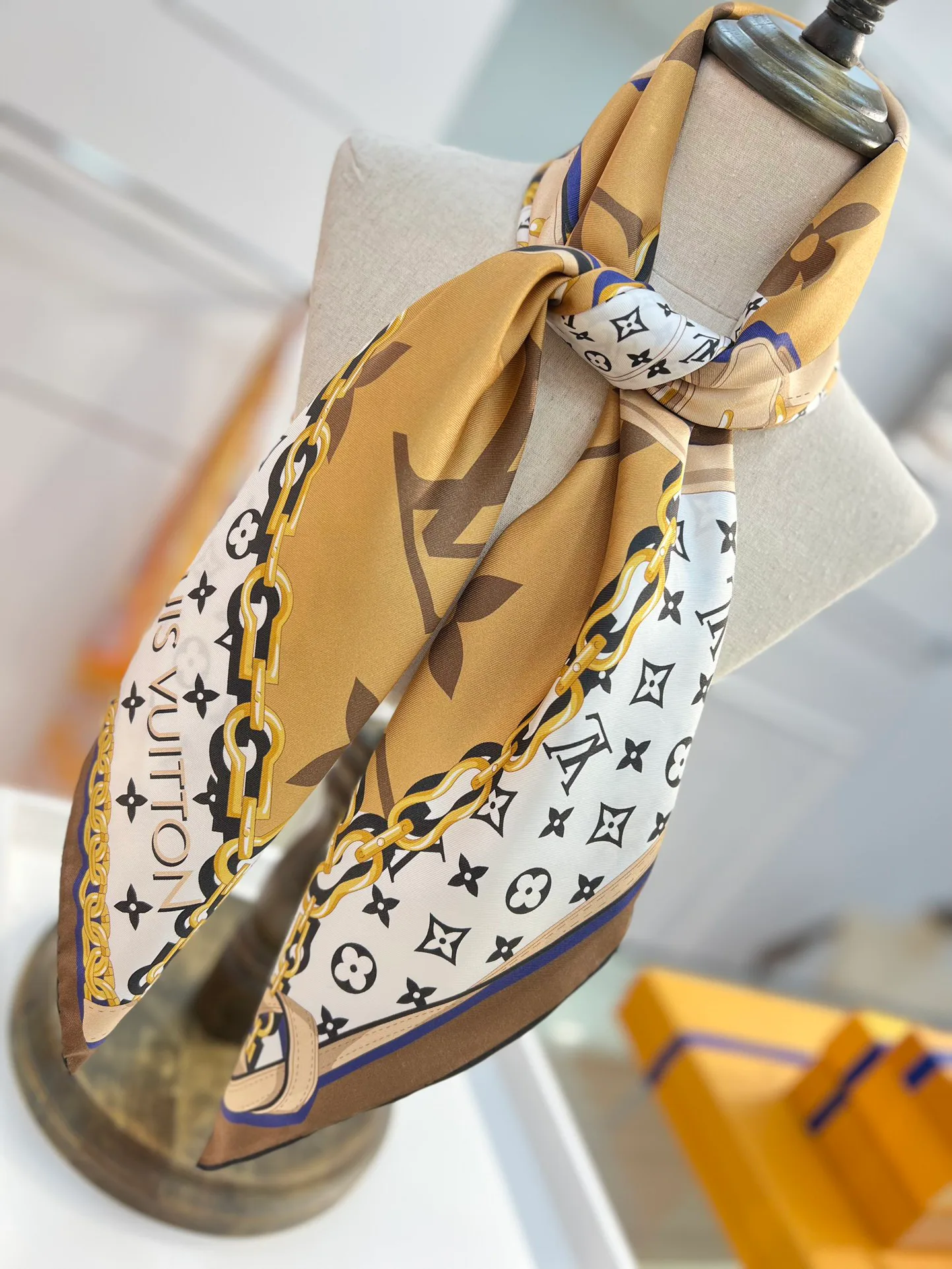 Шарфы Louis Vuitton 16232