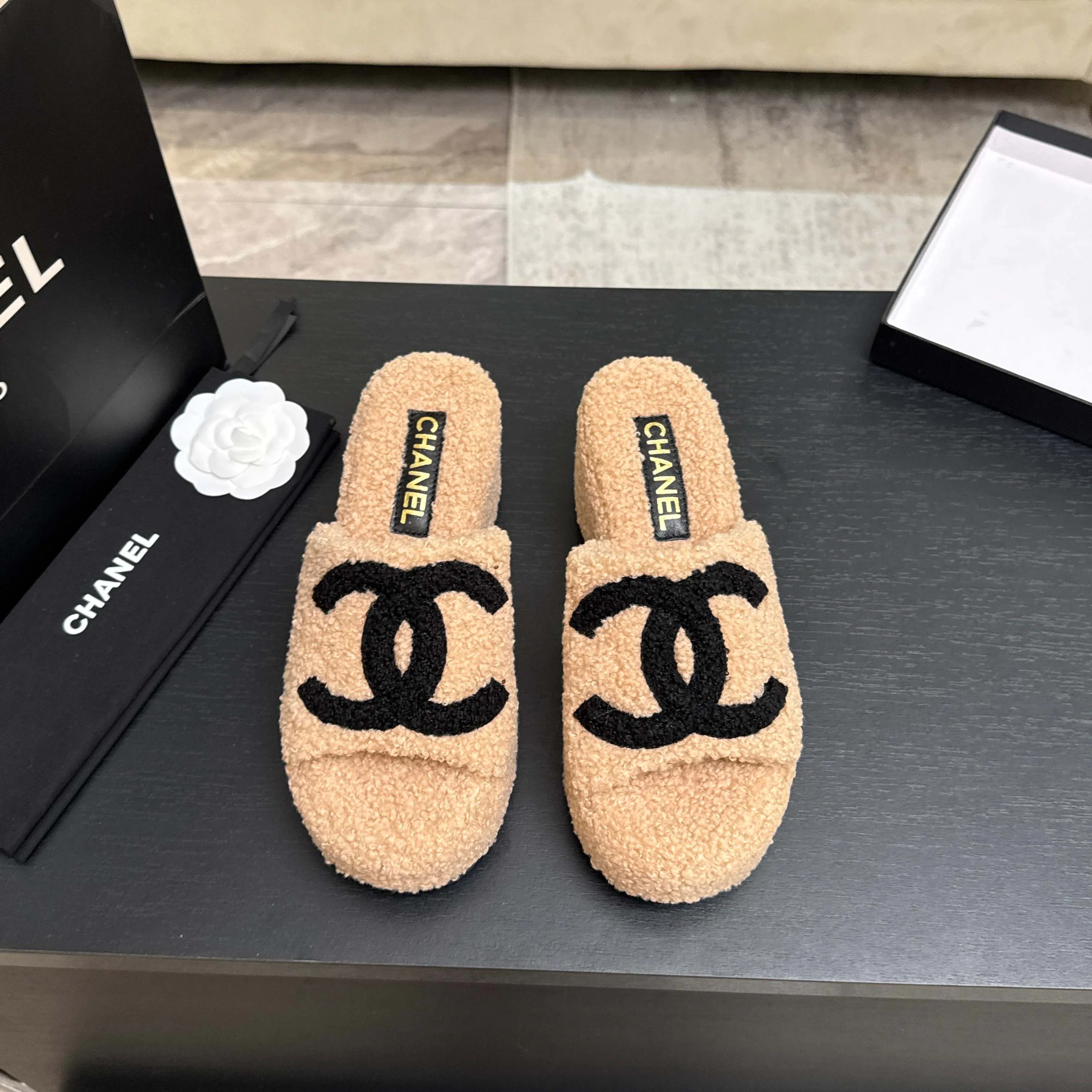 Тапочки Женские Chanel 18501004