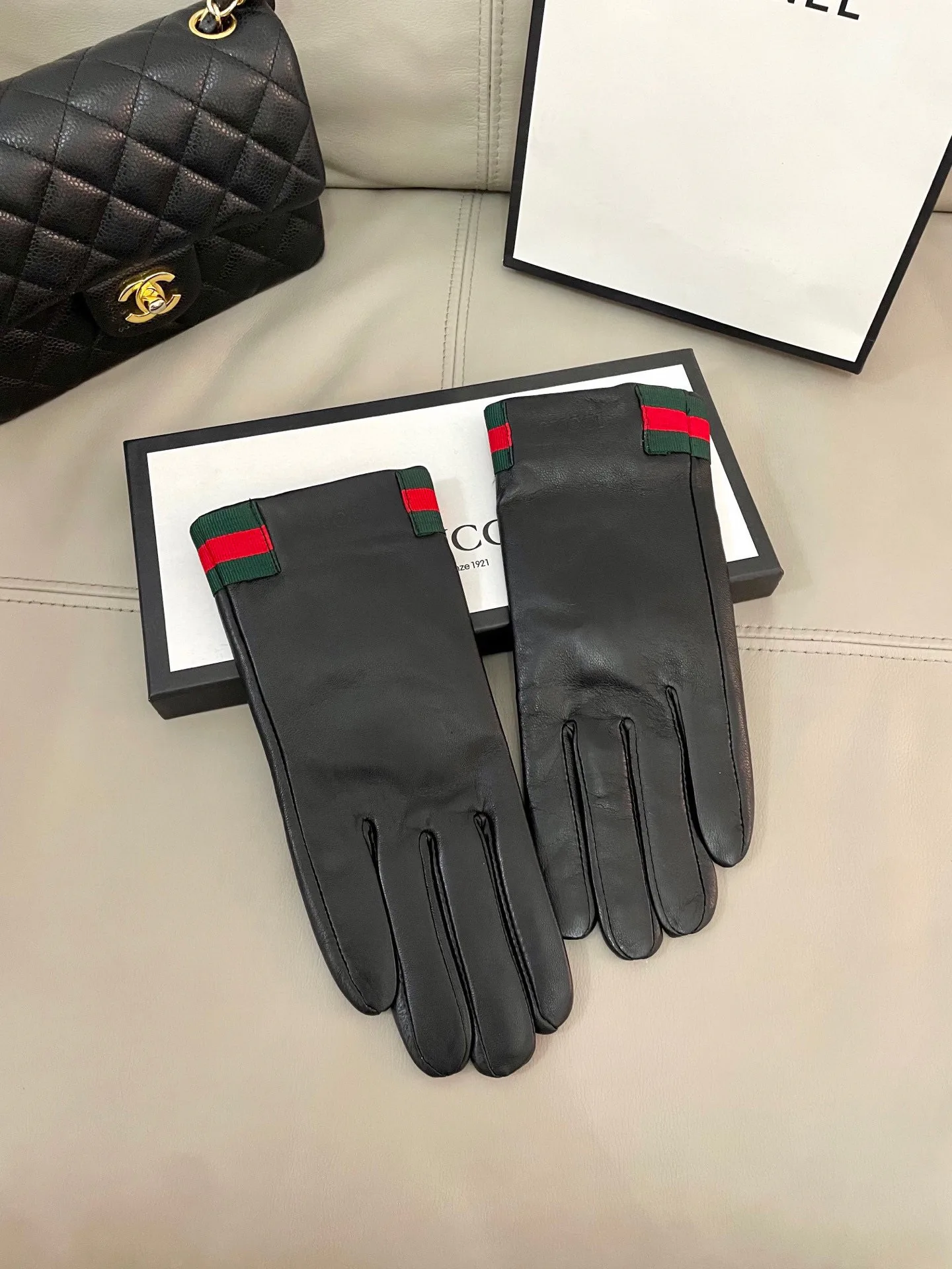 Перчатки Gucci 1337979