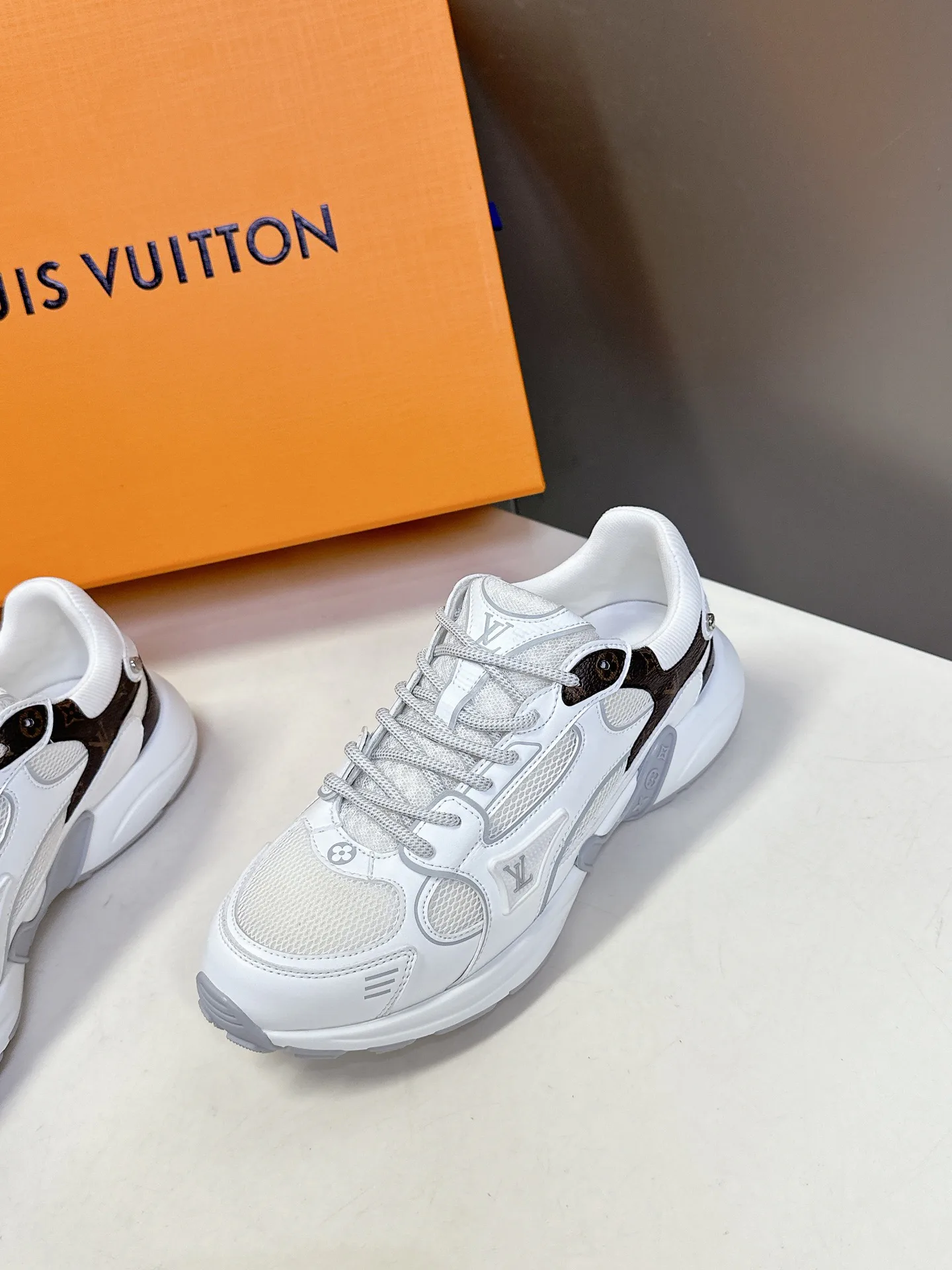 Кроссовки Женские Louis Vuitton 11152715