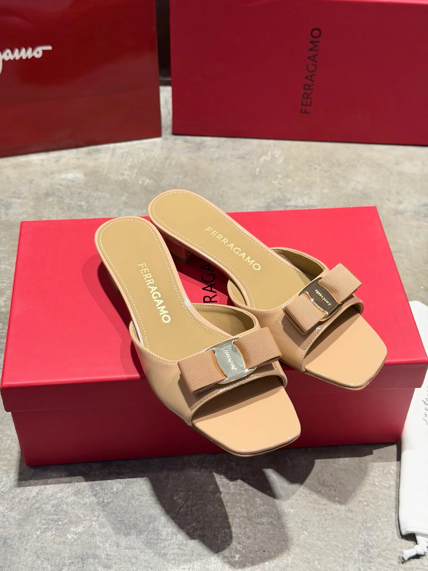 Босоножки Женские Salvatore Ferragamo 17642569