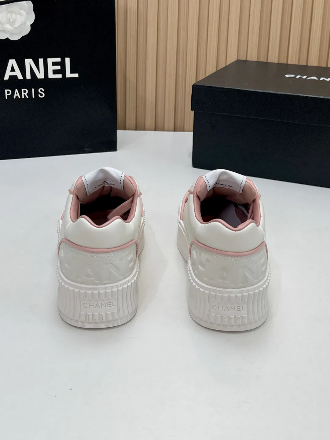 Кроссовки Женские Chanel 18367097
