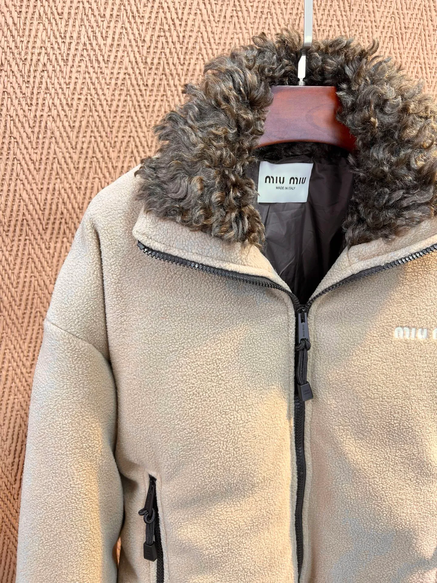 Куртки И Пуховики Женские Miu Miu 18576717