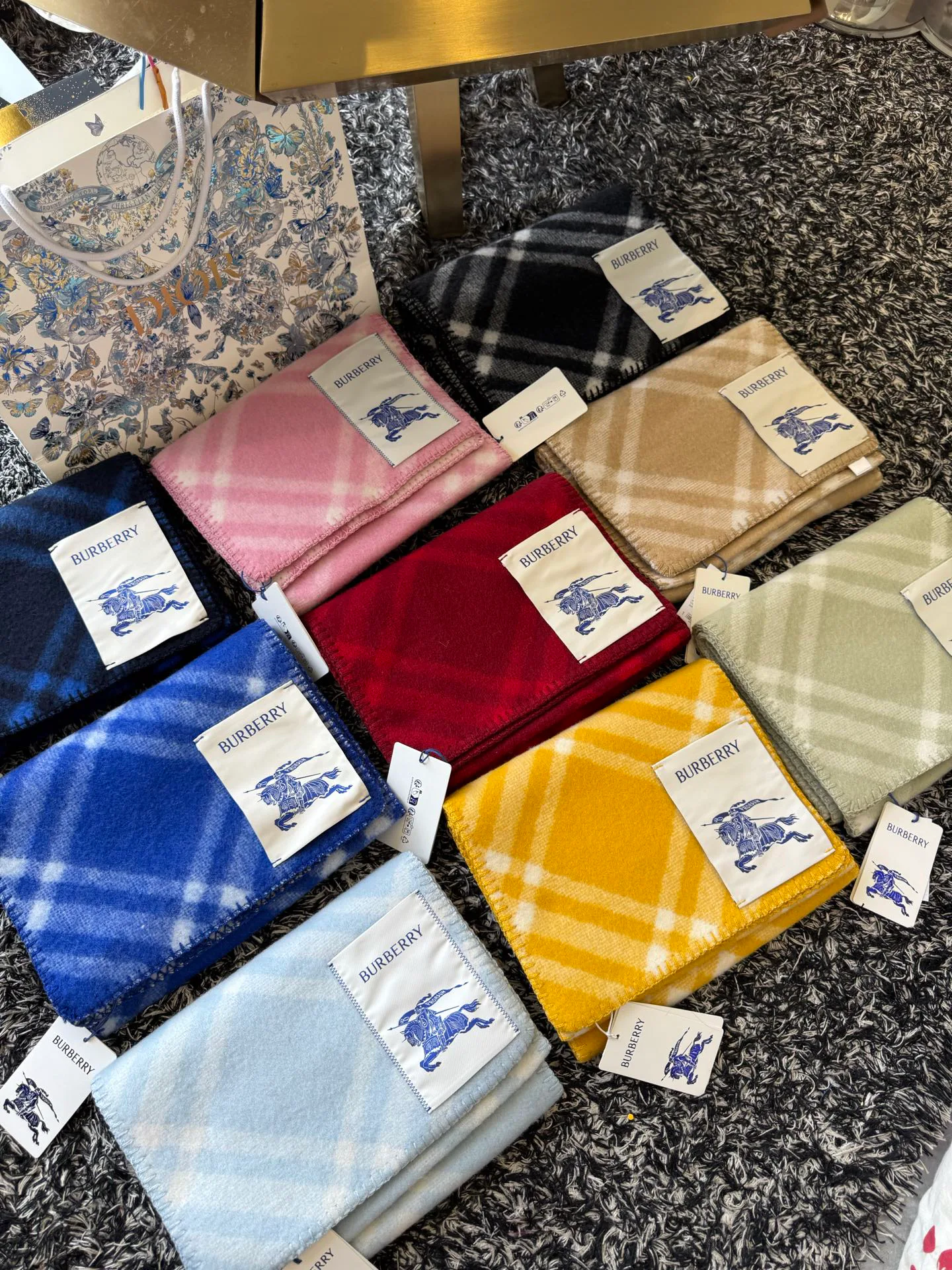 Шарфы Burberry 3874277