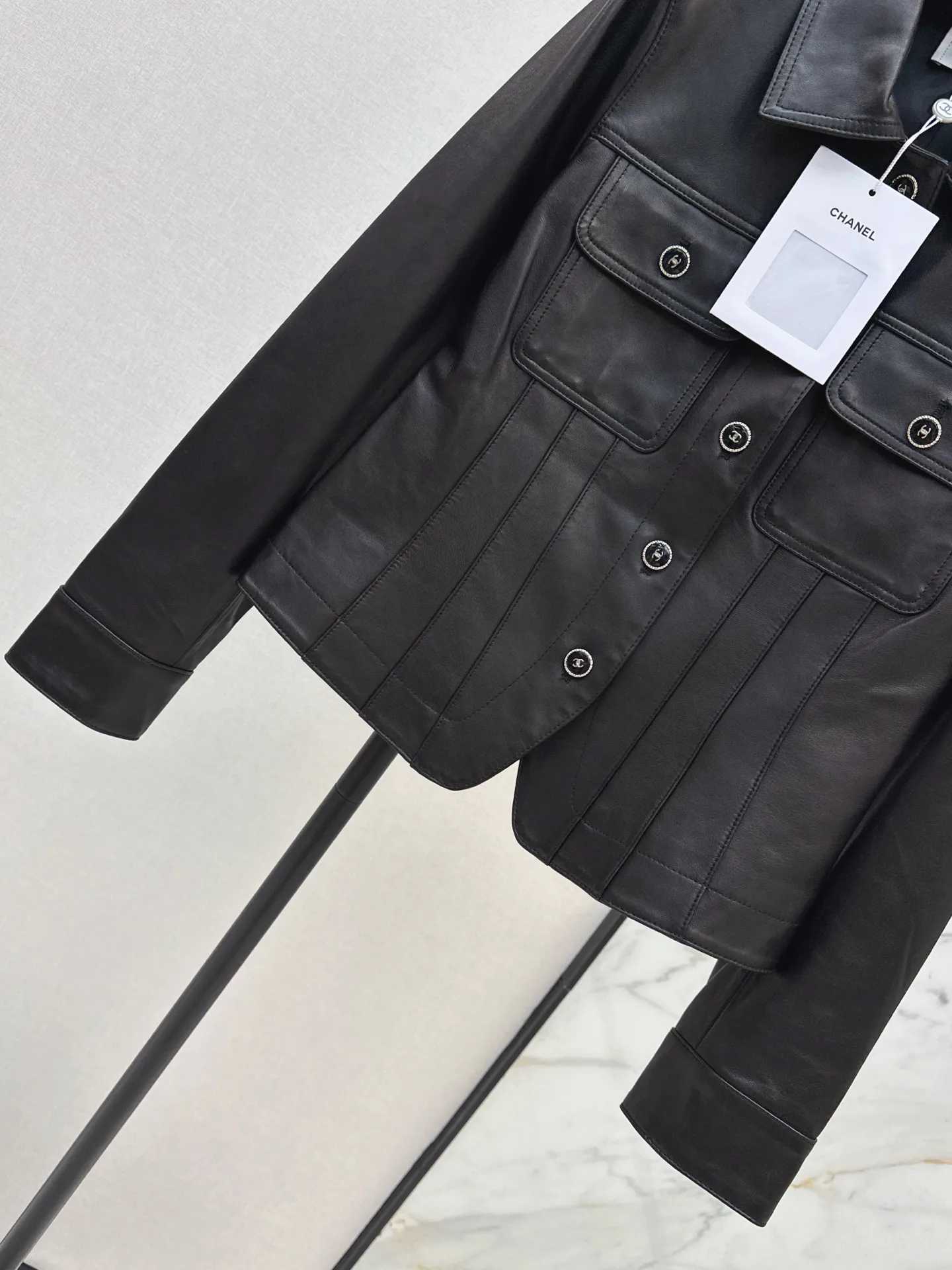 Кожаные Куртки И Дублёнки Женские Chanel 18173023