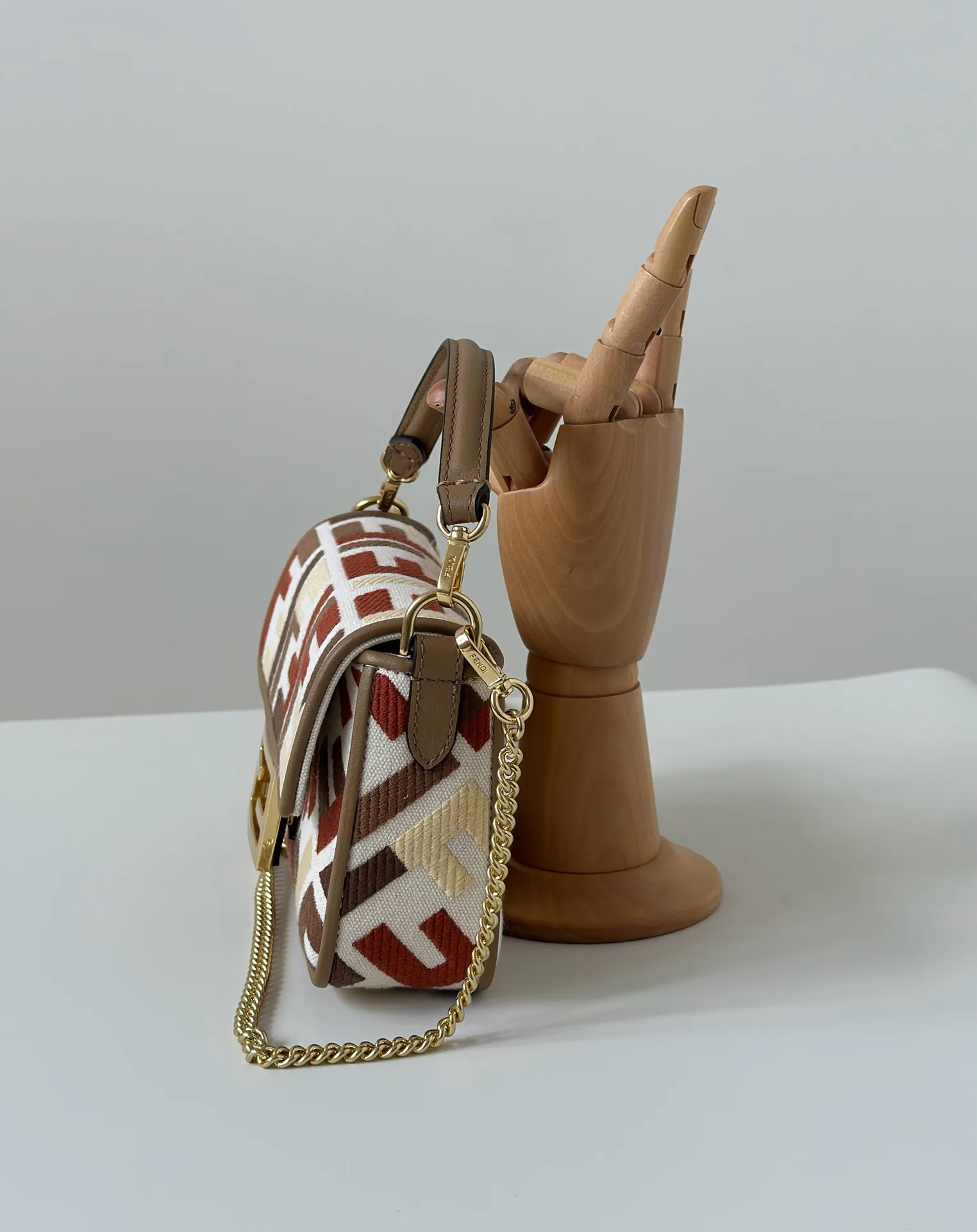 Классические Сумки Женские Fendi 17880635