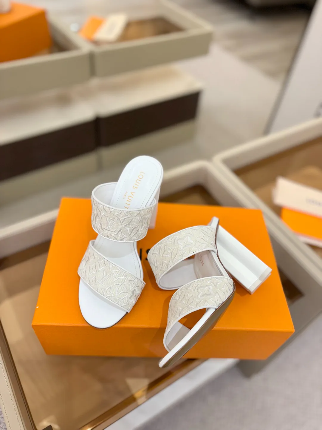 Босоножки Женские Louis Vuitton 11601043