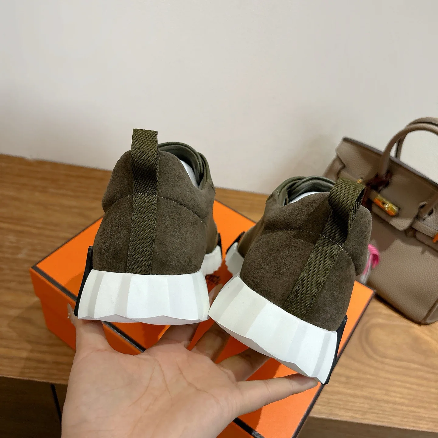 Кроссовки Женские Hermes 18963764