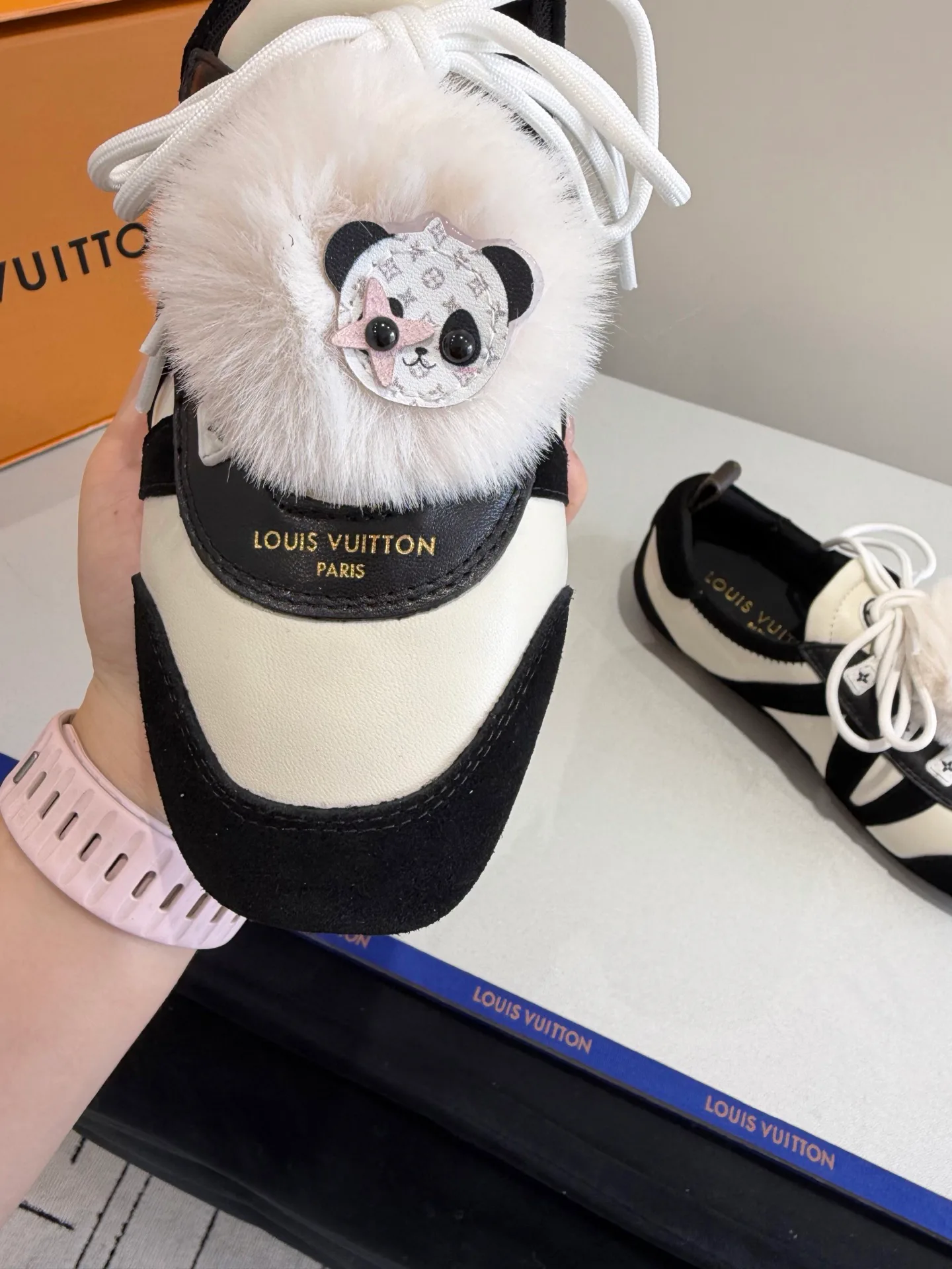 Кроссовки Женские Louis Vuitton 17793889