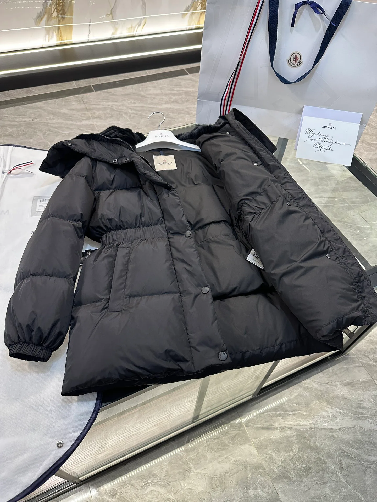 Куртки И Пуховики Женские Moncler 18606714