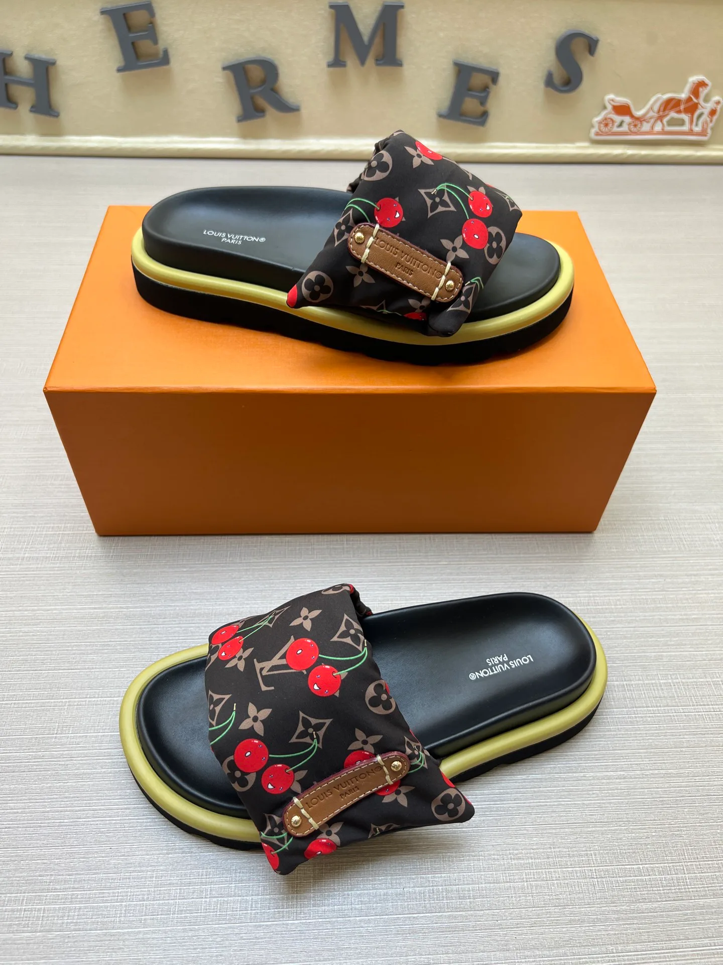 Шлепанцы Женские Louis Vuitton 9801563