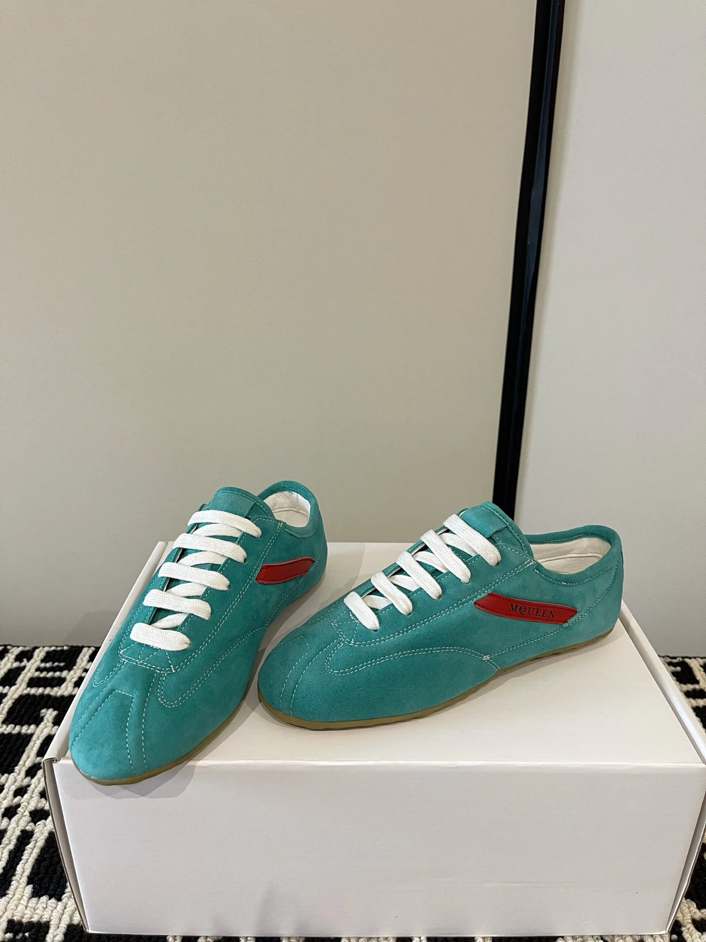 Кроссовки Женские Alexander Mcqueen 18386245