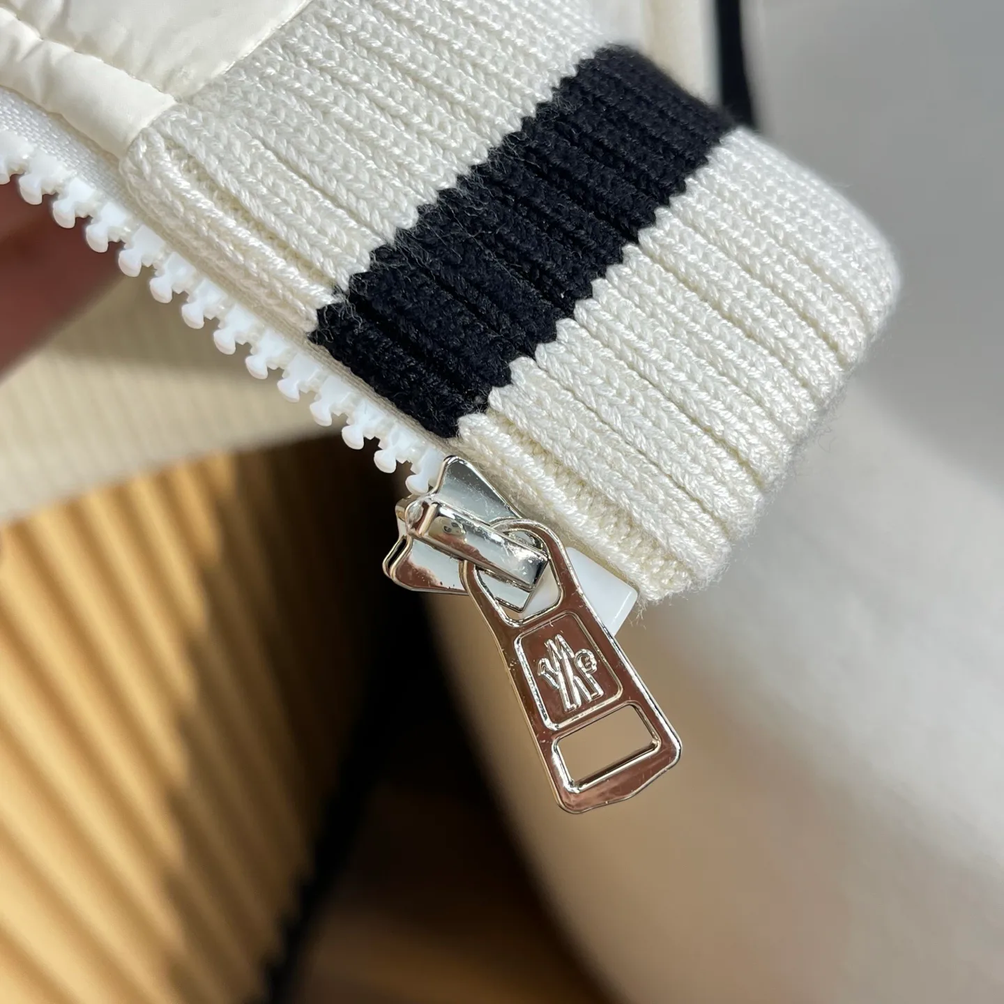 Куртки И Пуховики Мужские Moncler 1387913