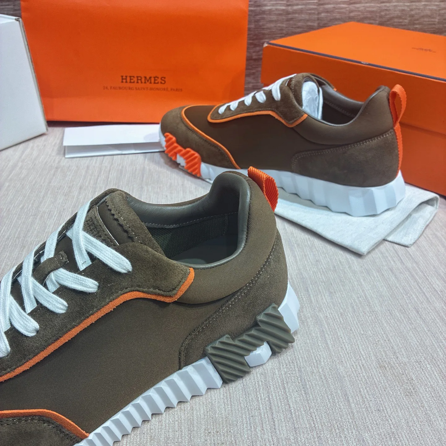 Кроссовки Женские Hermes 17977066