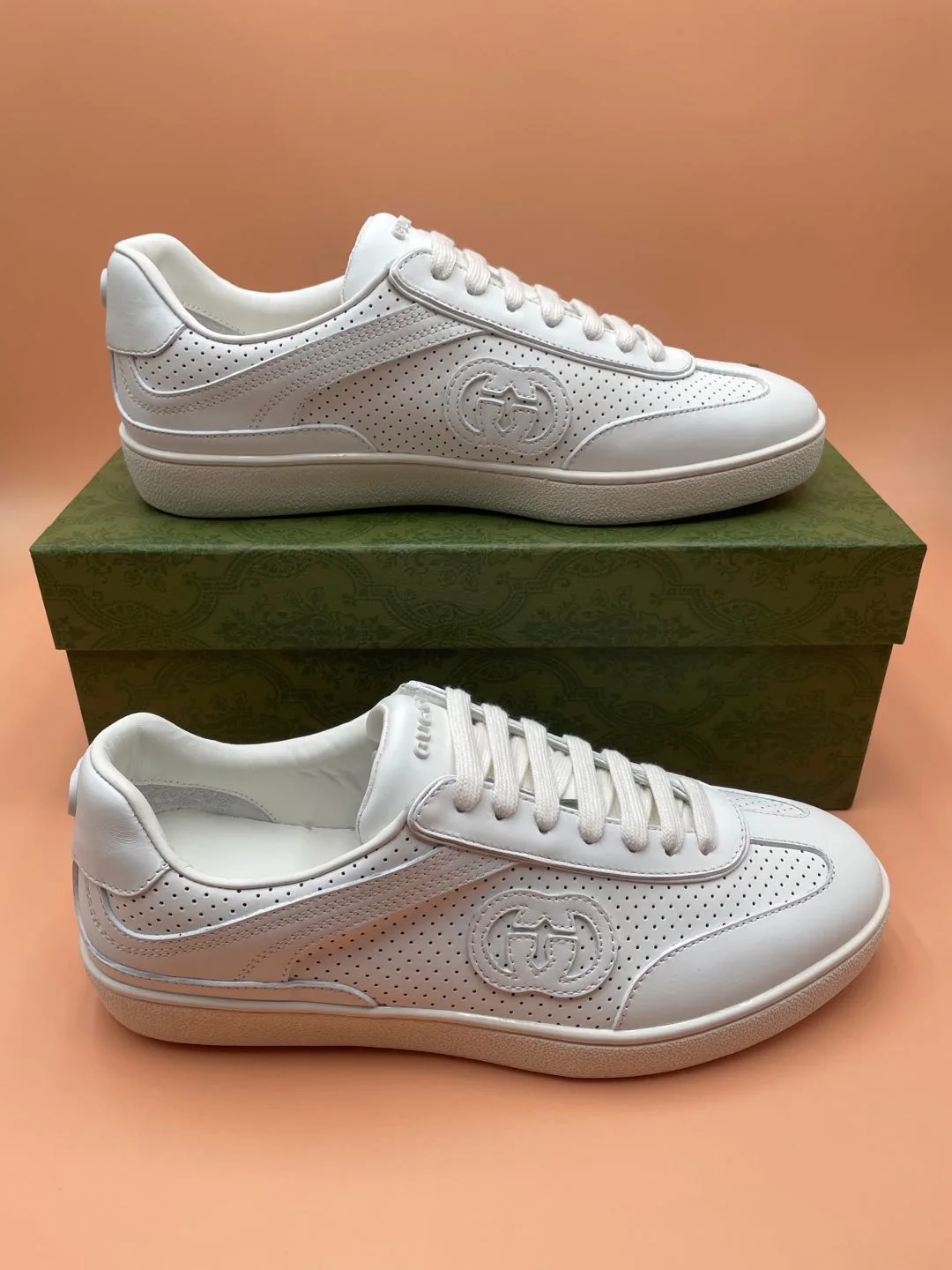 Кроссовки Женские Gucci 17620516