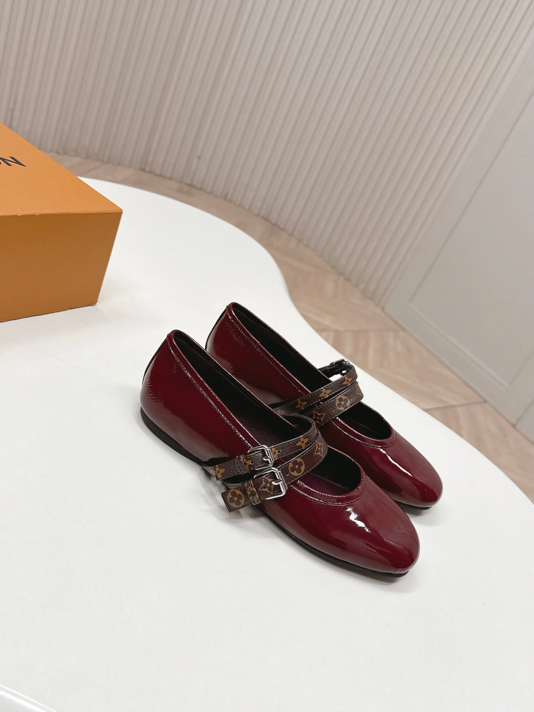 Туфли Женские Louis Vuitton 13553648