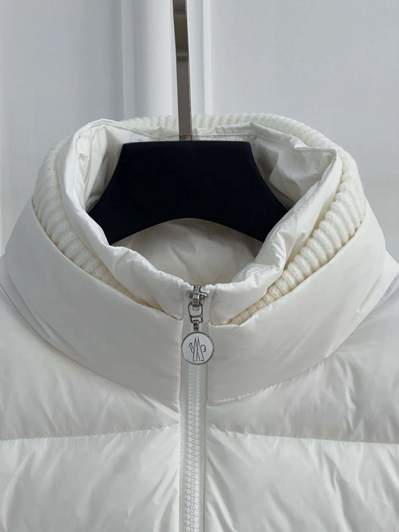 Куртки И Пуховики Женские Moncler 18416279