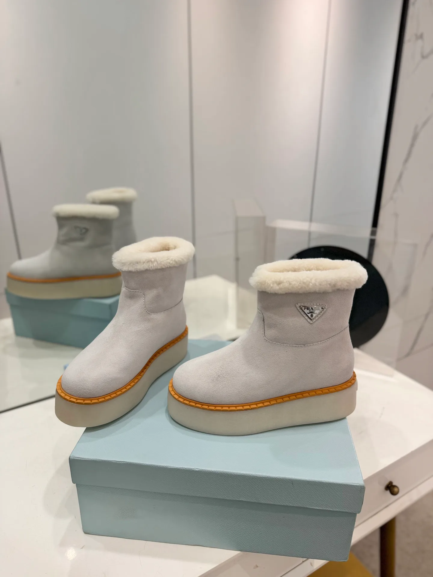 Угги Женские Prada 19047329