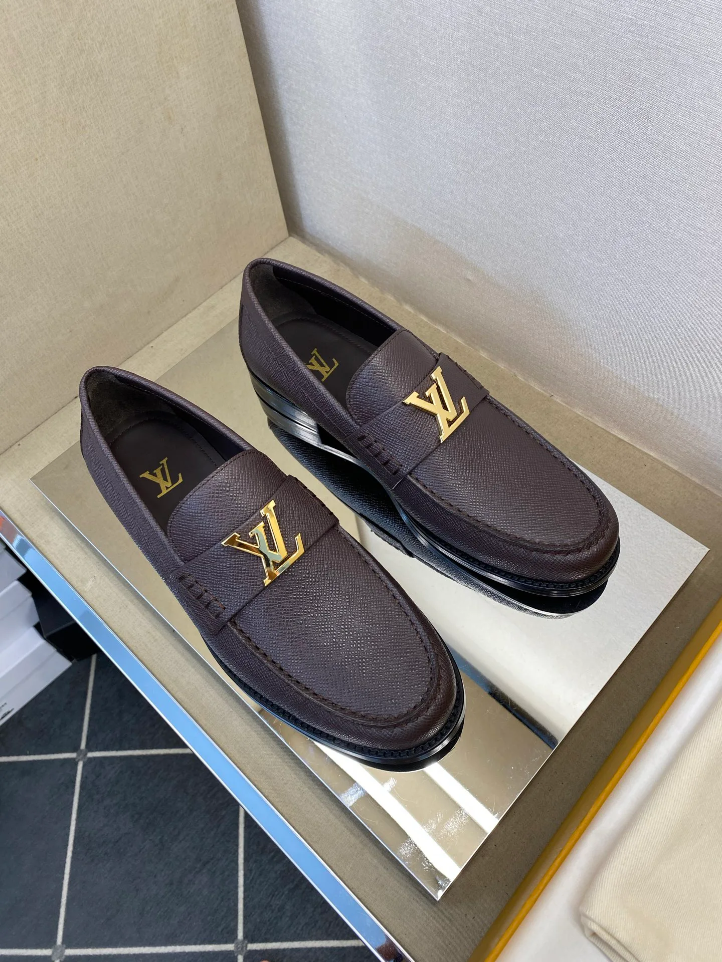 Лоферы И Туфли Мужские Louis Vuitton 18079127
