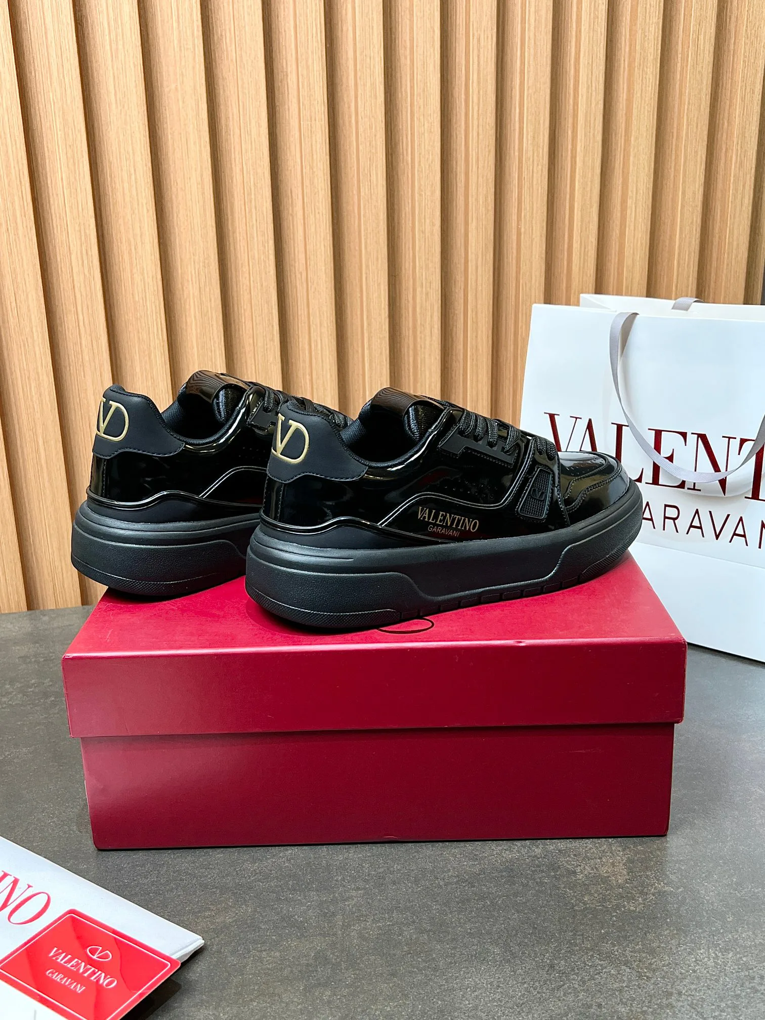 Кроссовки Женские Valentino 21330