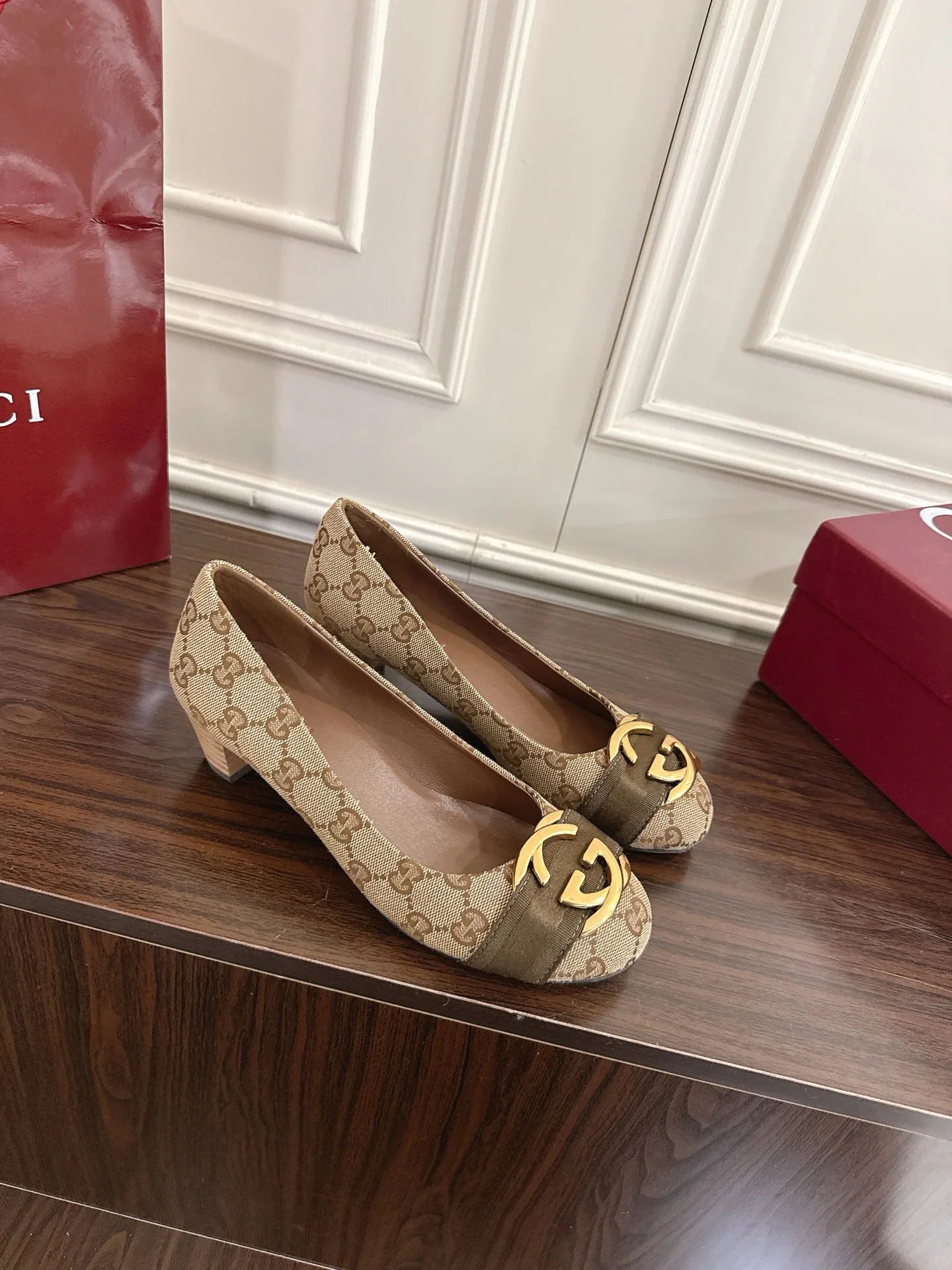 Туфли Женские Gucci 402437