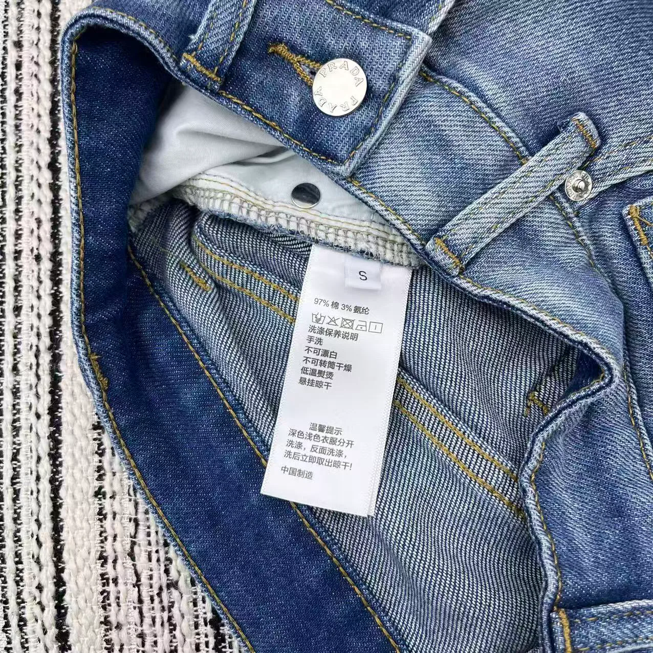 Шорты Женские Prada 11687508