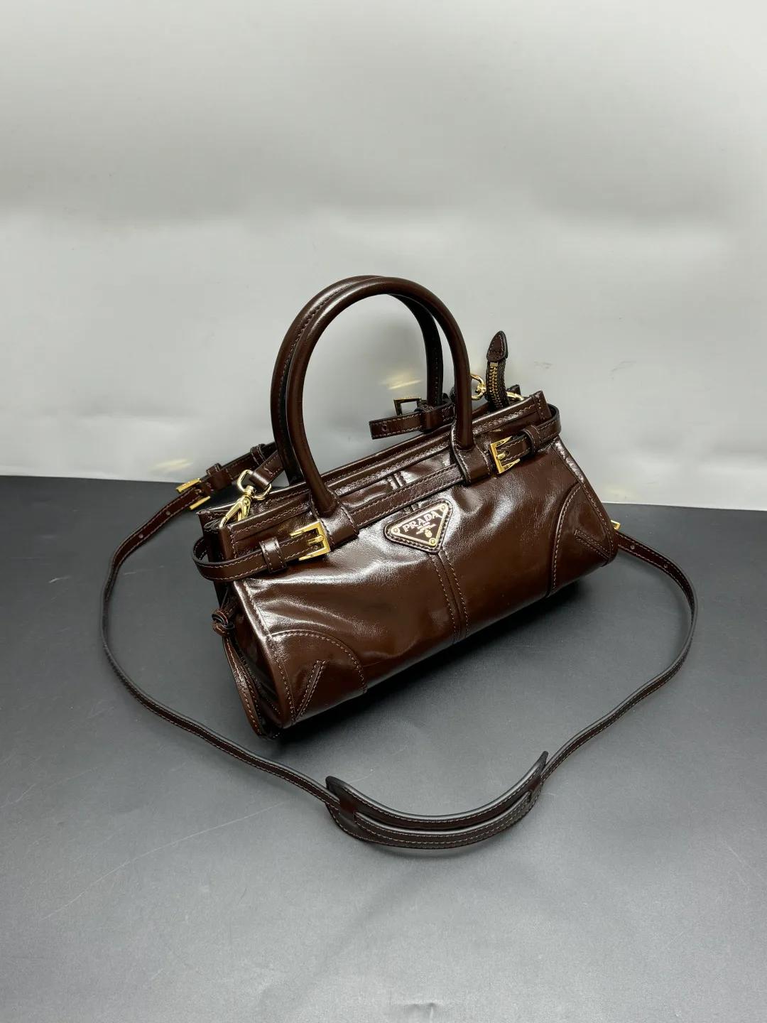 Классические Сумки Женские Prada 11667370