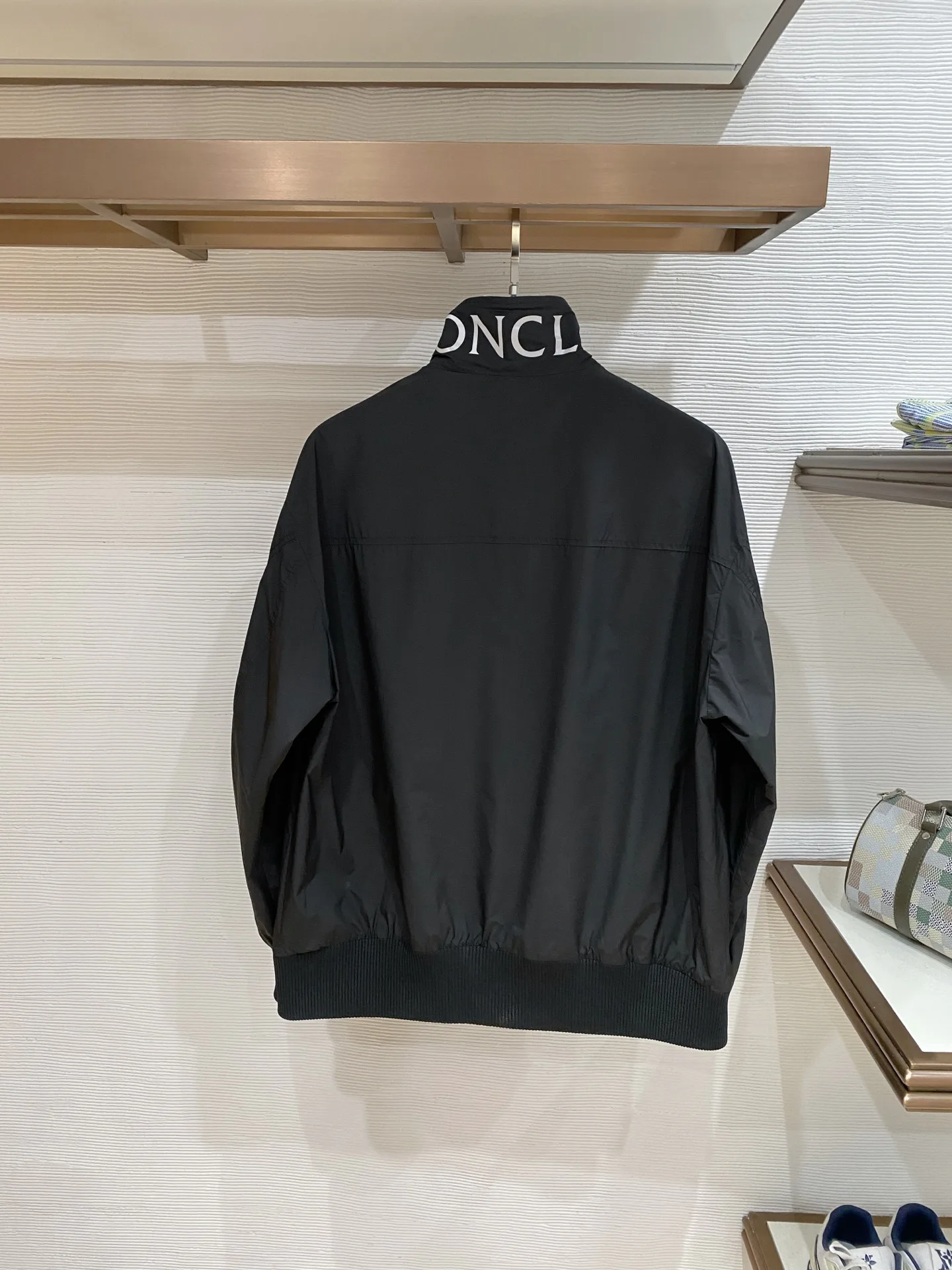 Куртки И Пуховики Мужские Moncler 10479632