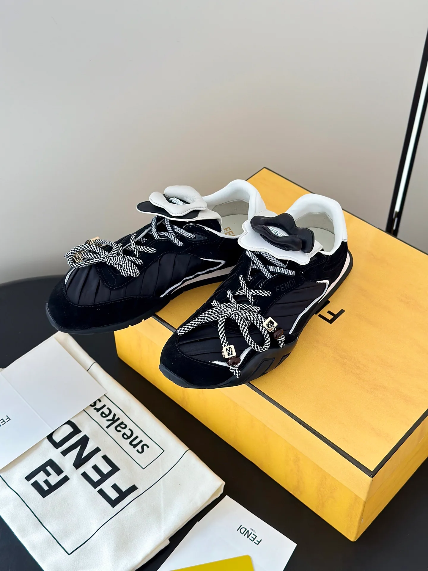 Кроссовки Женские Fendi 11886720