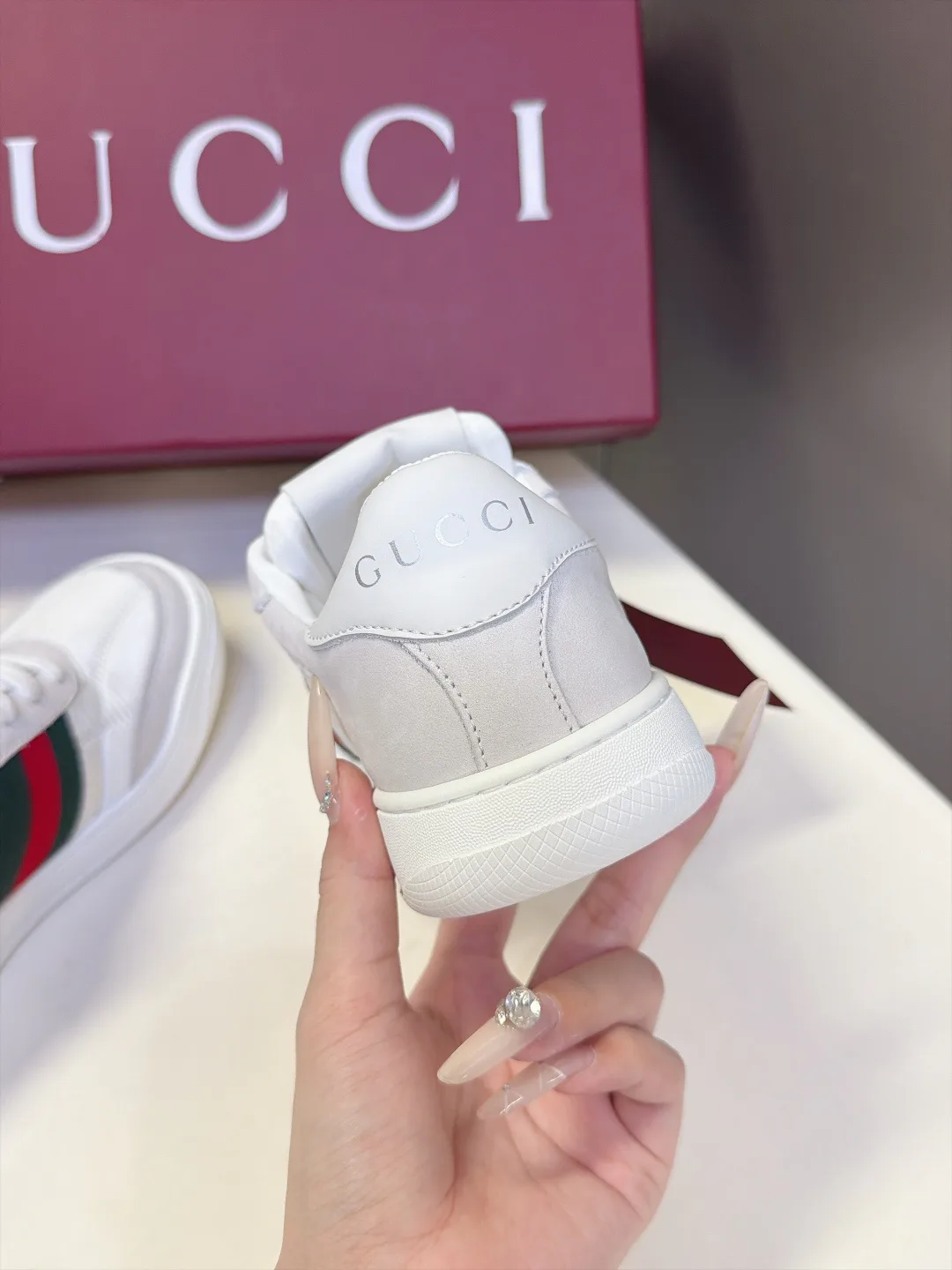 Кроссовки Женские Gucci 18005190