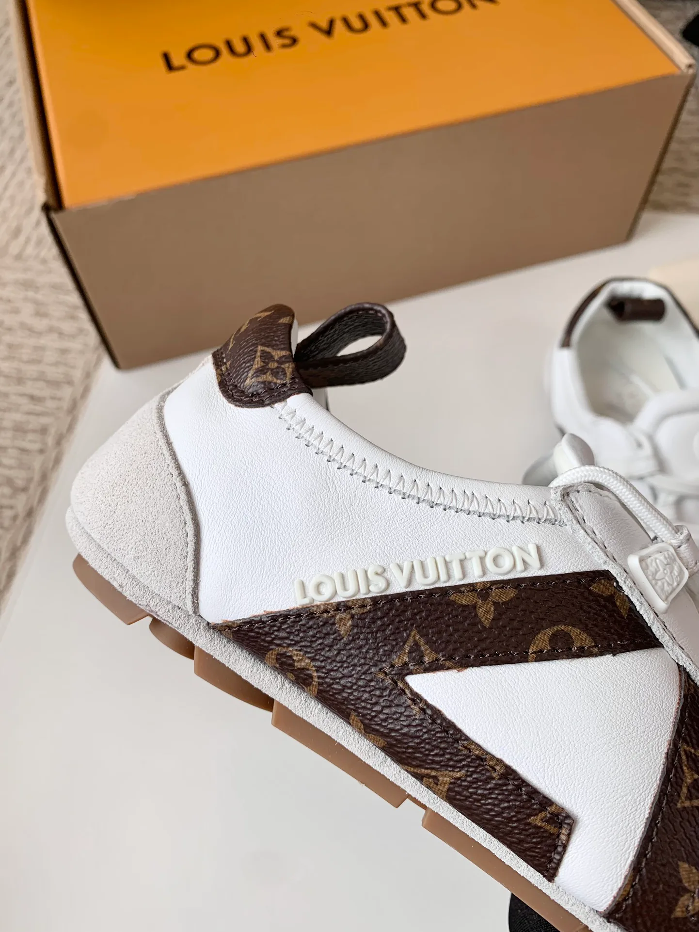 Кроссовки Женские Louis Vuitton 17753808