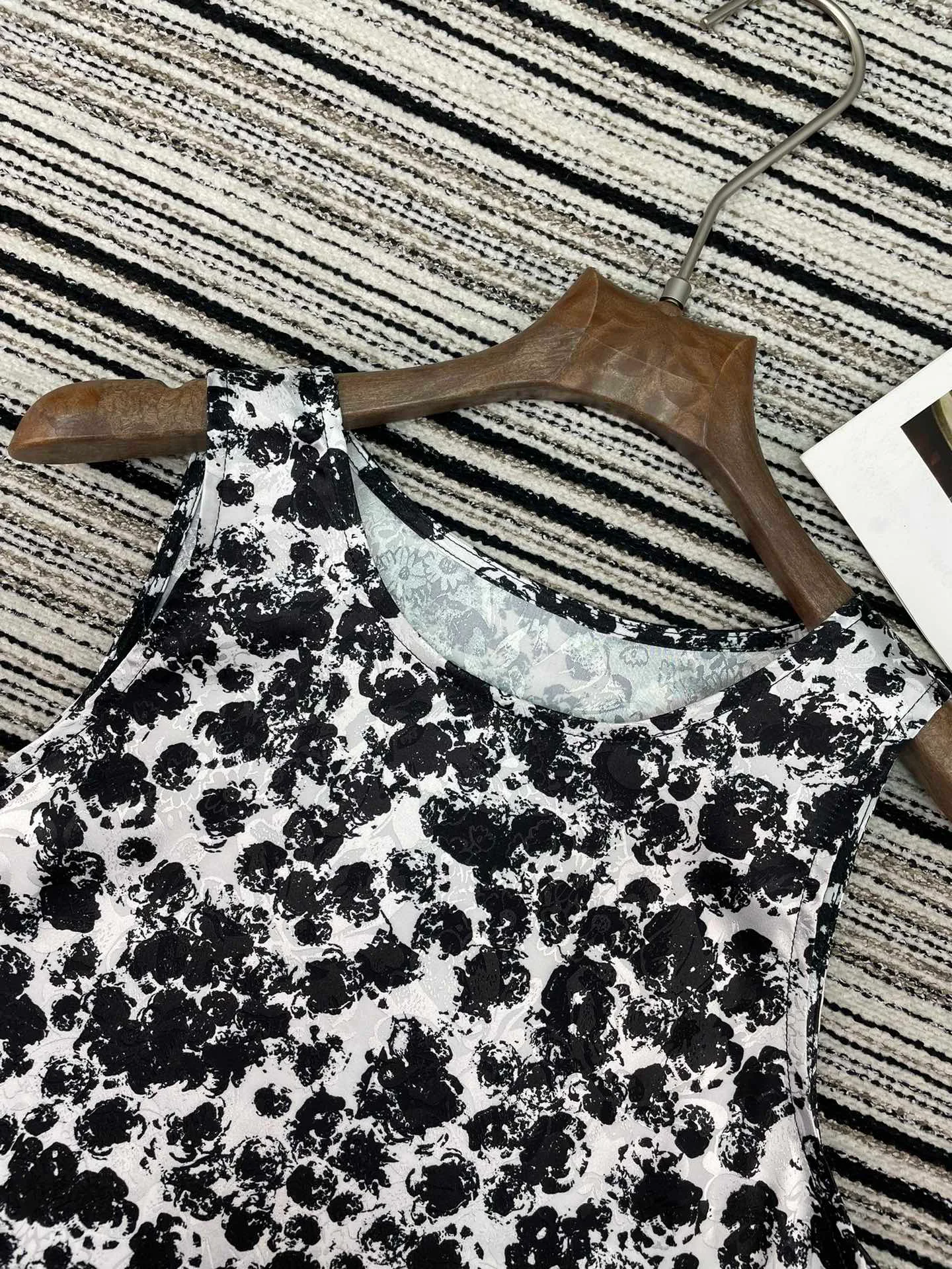 Жилеты Женские Chanel 11545266