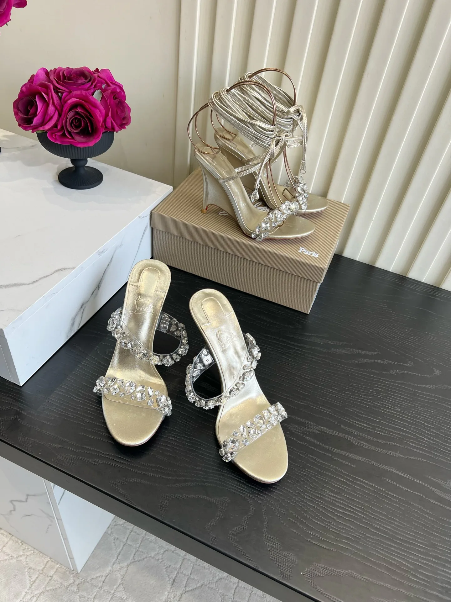 Босоножки Женские Christian Louboutin 18614259