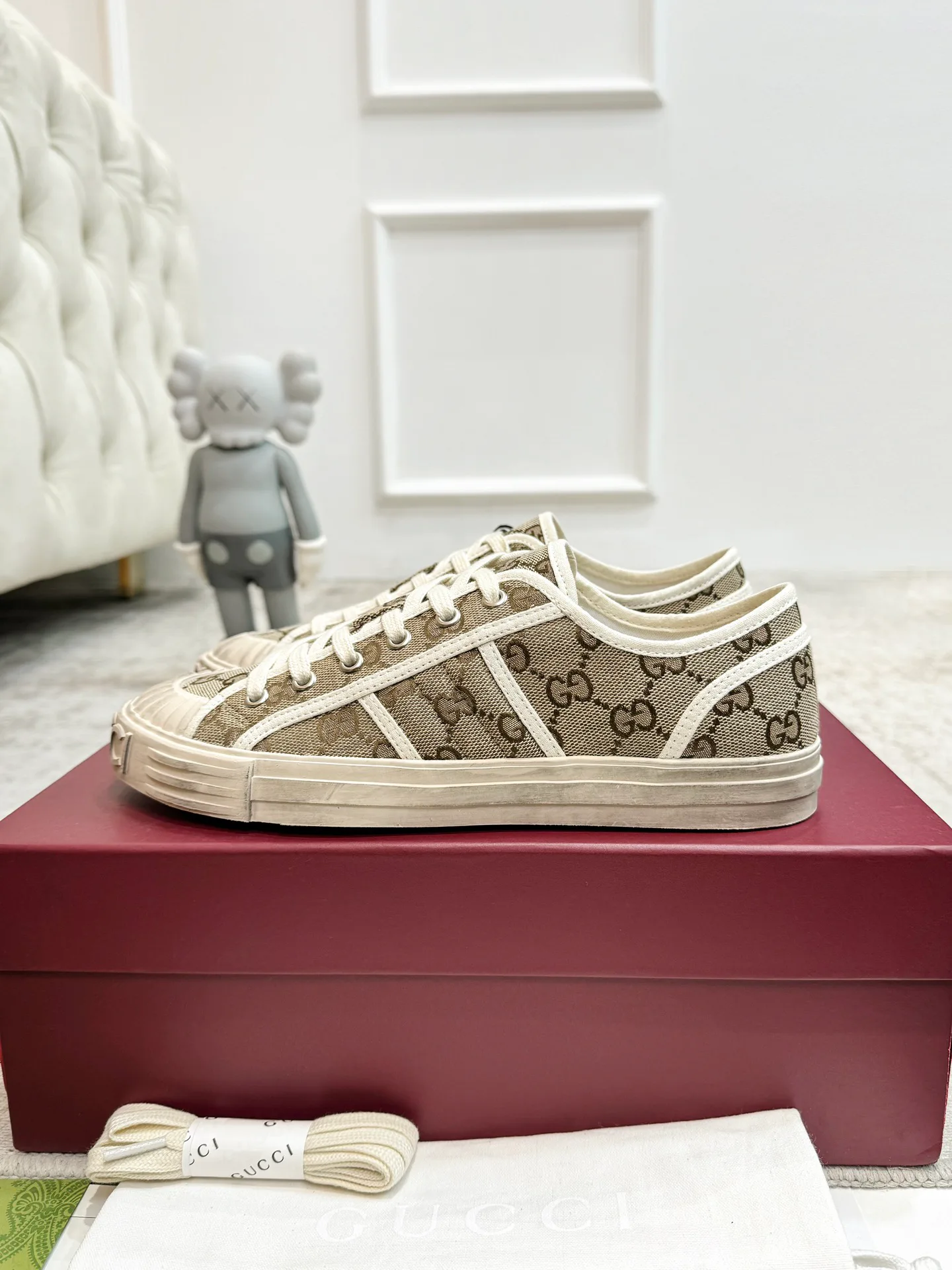 Кроссовки Женские Gucci 18139046
