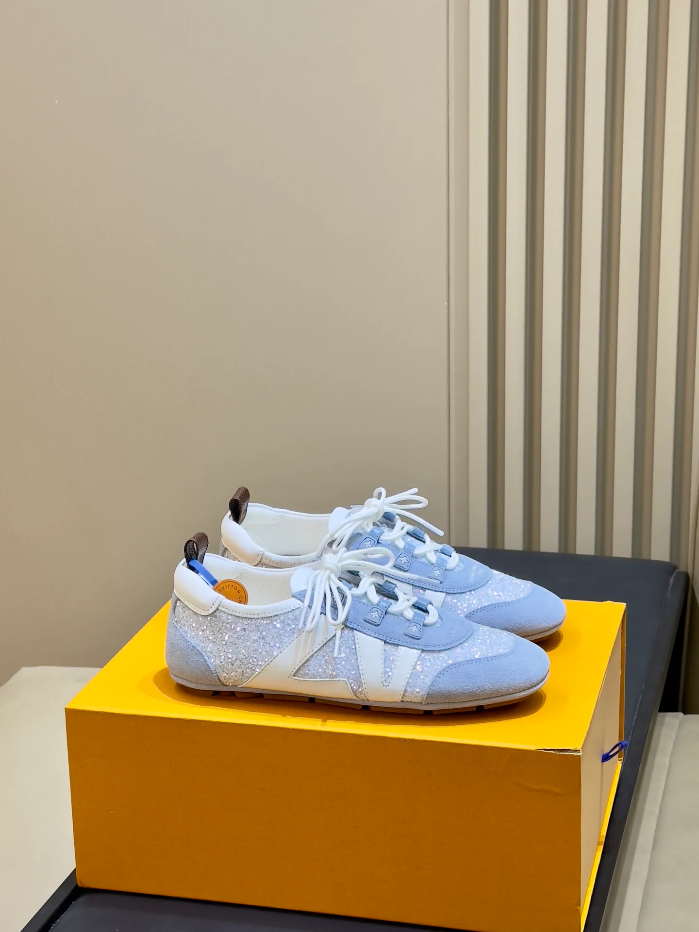 Кроссовки Женские Louis Vuitton 17480202